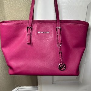 Michael Kors Jet Set Medium Tote